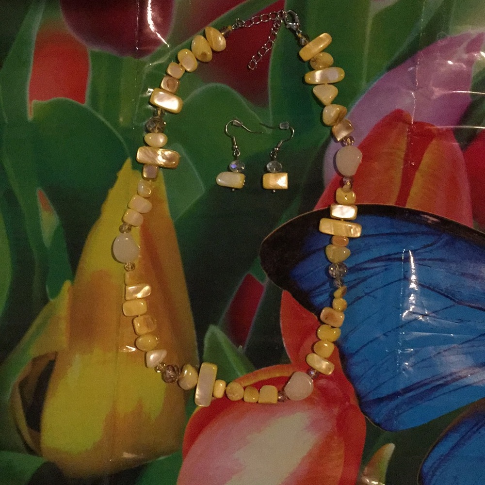 Mother Pearl Necklace & Earrings Lemon Grass